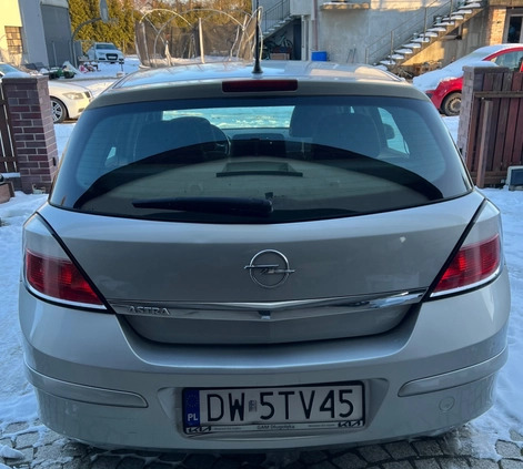 Opel Astra cena 9000 przebieg: 149213, rok produkcji 2005 z Otmuchów małe 79